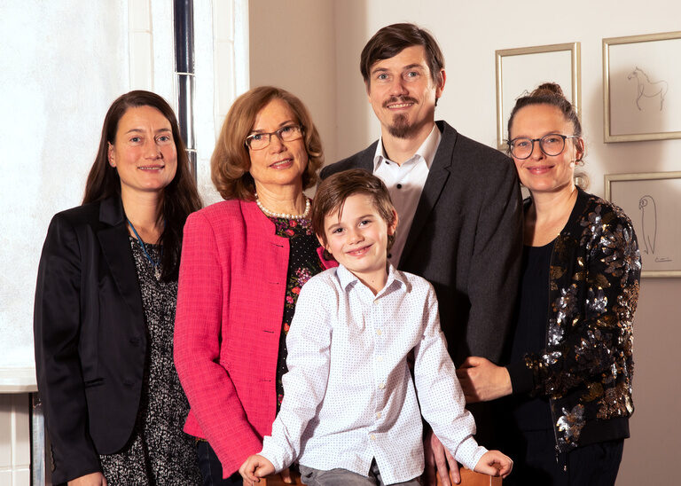 Familienfoto der Gastgeber Familie Schampel im Hotel Quellenhof in Bad Birnbach.